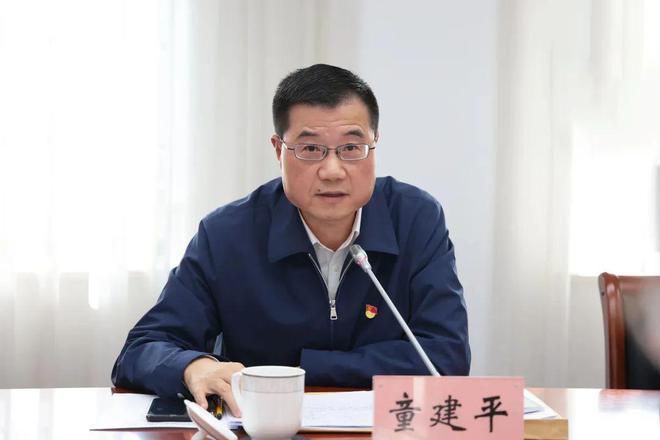 2023年度区委常委会主题教育专题民主生活会召开(图2)