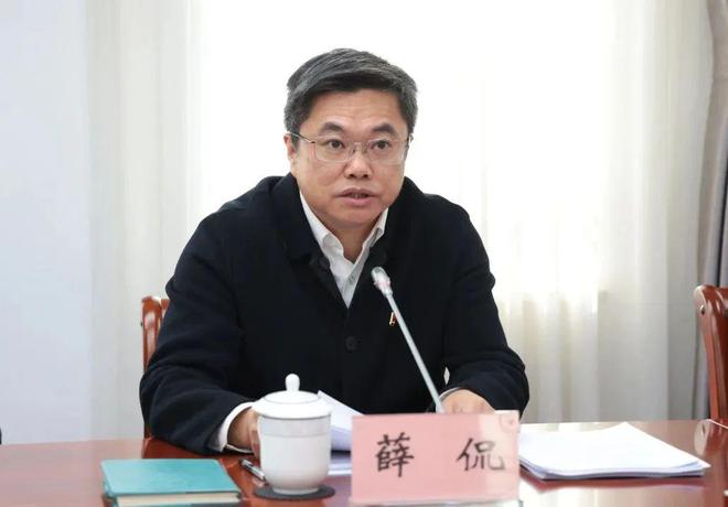 2023年度区委常委会主题教育专题民主生活会召开(图3)