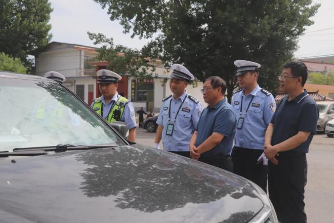 夏县人大常委会主任张贵林一行深入交警大队调研执法规范化建设工作(图7)